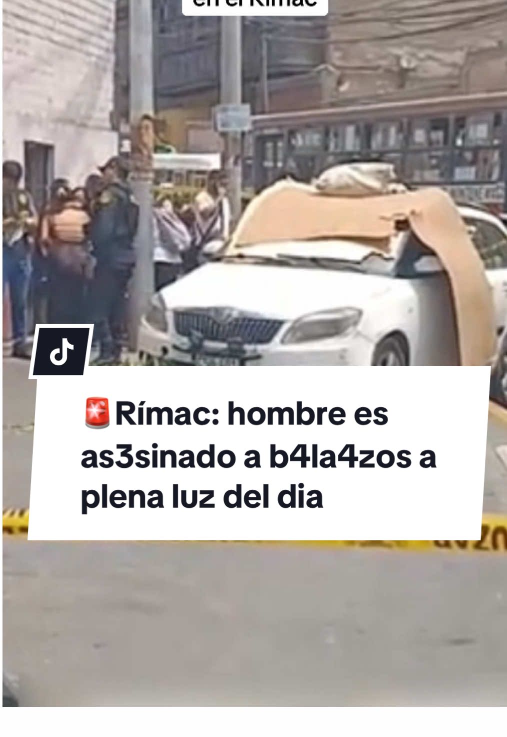 La víctima fue atc4ada dentro de su vehículo en la cuadra dos de la abenida Francisco Pizarro, en el Rímac, durante la mañana del martes. El brutal at4que ocurrió frente a los transeuntes y conductores que recorrian por la zona.