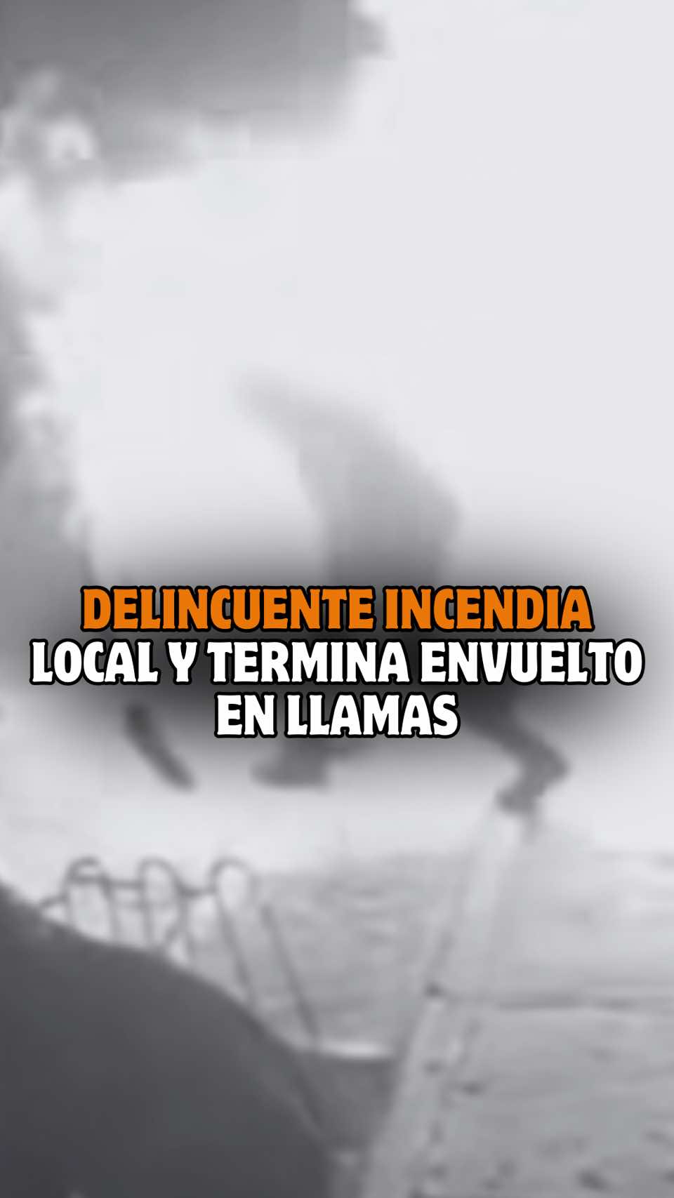 Terror en Cusco🚨 Delincuente incendia local y termina envuelto en llamas.