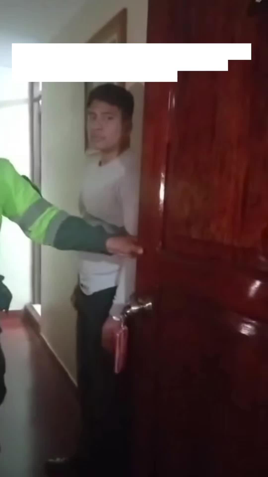 Dos alférez de policía fueron encontrados con dos menores de edad, de 15 y 16 años,