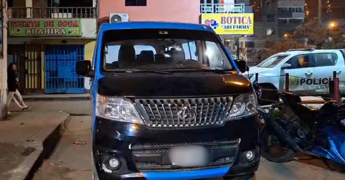 SJL: atacan a balazos a combi en av. Cantoral y dejan nota extorsiva